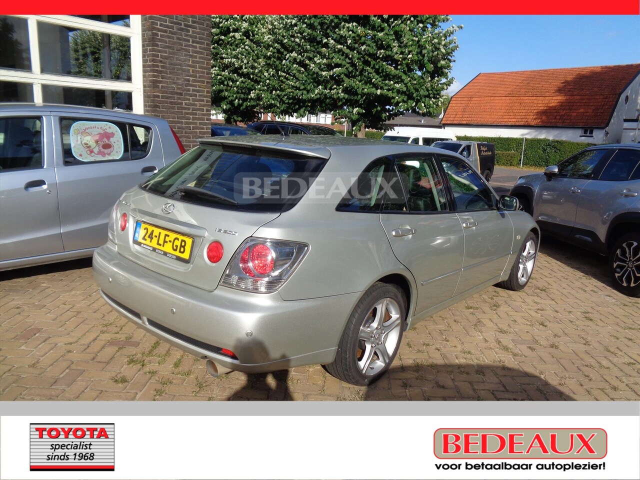 Lexus IS SportCross - 200 2.0 Executive - AutoWereld.nl