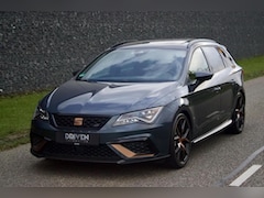 SEAT Leon Sportstourer - CUPRA R ST 300 | Carbon - Brembo - Pano - Beats