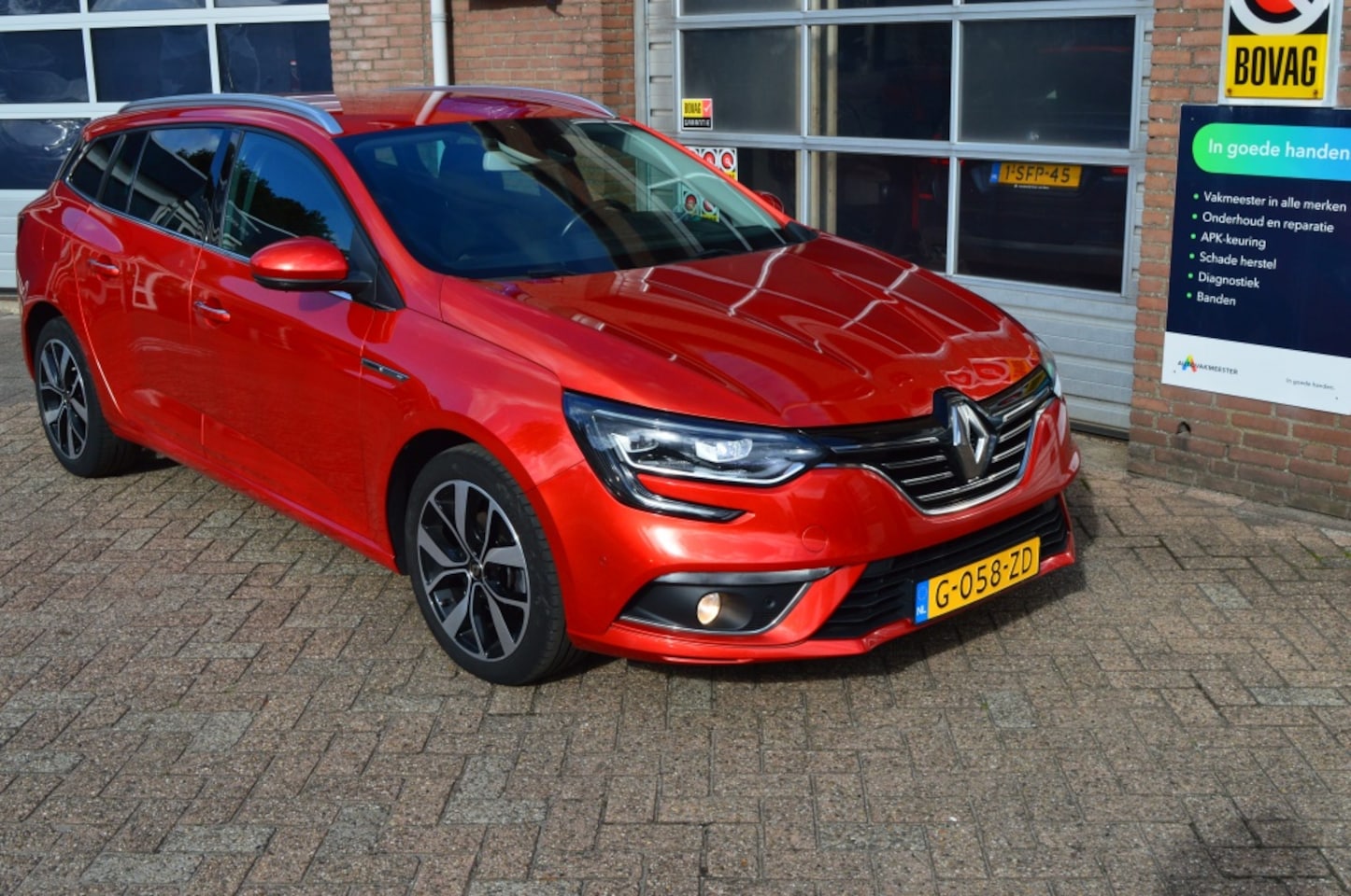 Renault Mégane Estate - Automaat, Stoelmassa 1.3 TCe Bose - AutoWereld.nl