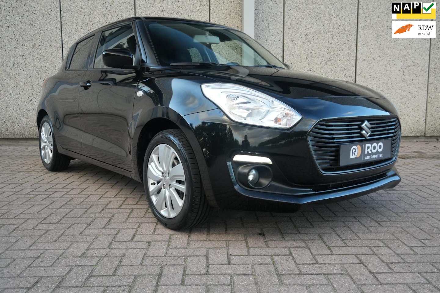 Suzuki Swift - 1.2 Org NL. LageKM,Org.NL,Dealer ondrh,Camera,Airco,Navi,Trekhaak,Bluetooth,Stoelverwarmin - AutoWereld.nl