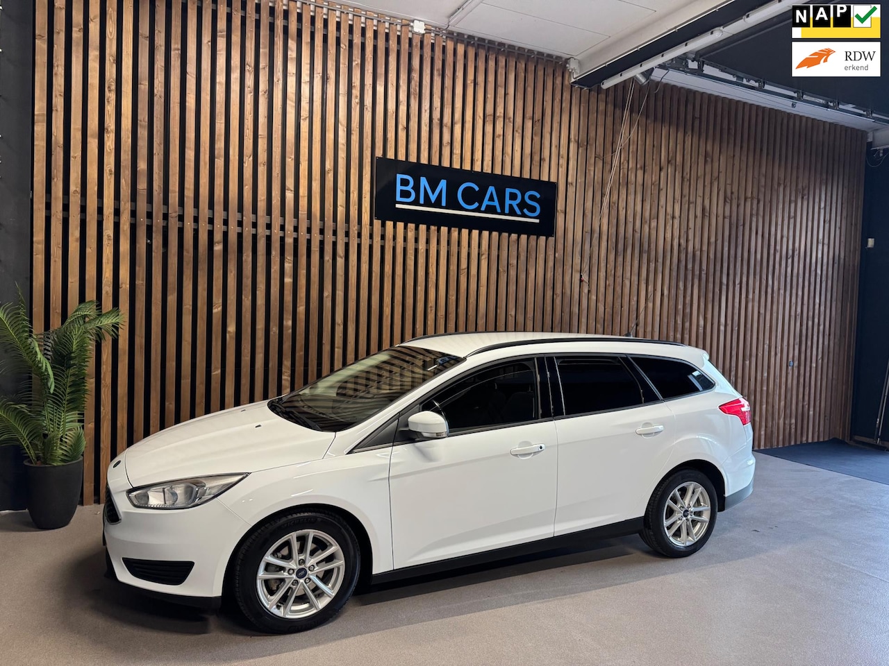 Ford Focus Wagon - 1.0 Trend Edition Airco,Navigatie,Pdc - AutoWereld.nl