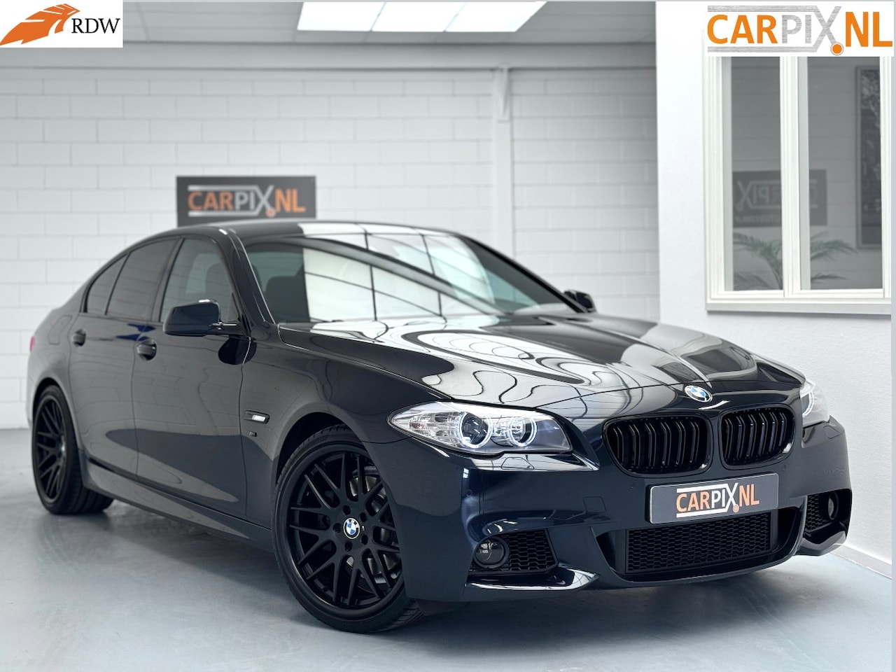 BMW 5-serie - 520i M-sport, 20", Leder, Middernachtzwart - AutoWereld.nl