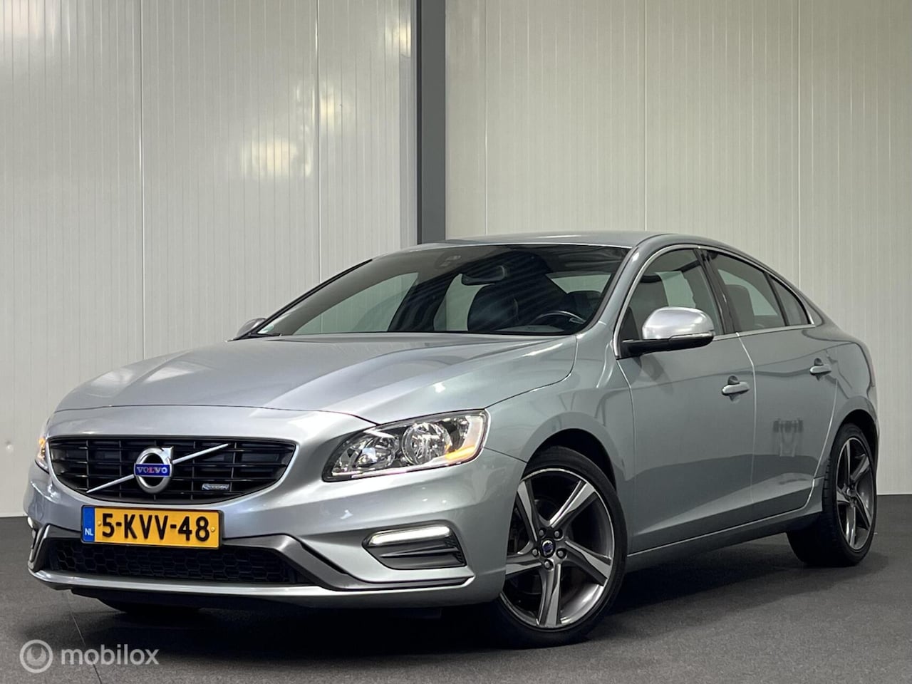 Volvo S60 - 1.6 D2 R-Design [ NAP navigatie half-leder ] - AutoWereld.nl