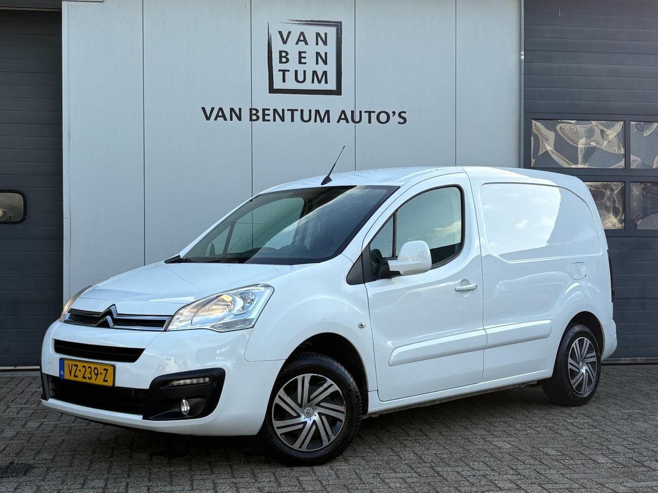 Citroën Berlingo - 1.6 BlueHDI 75pk Navi Airco Cruise 3-pers. Carplay - AutoWereld.nl