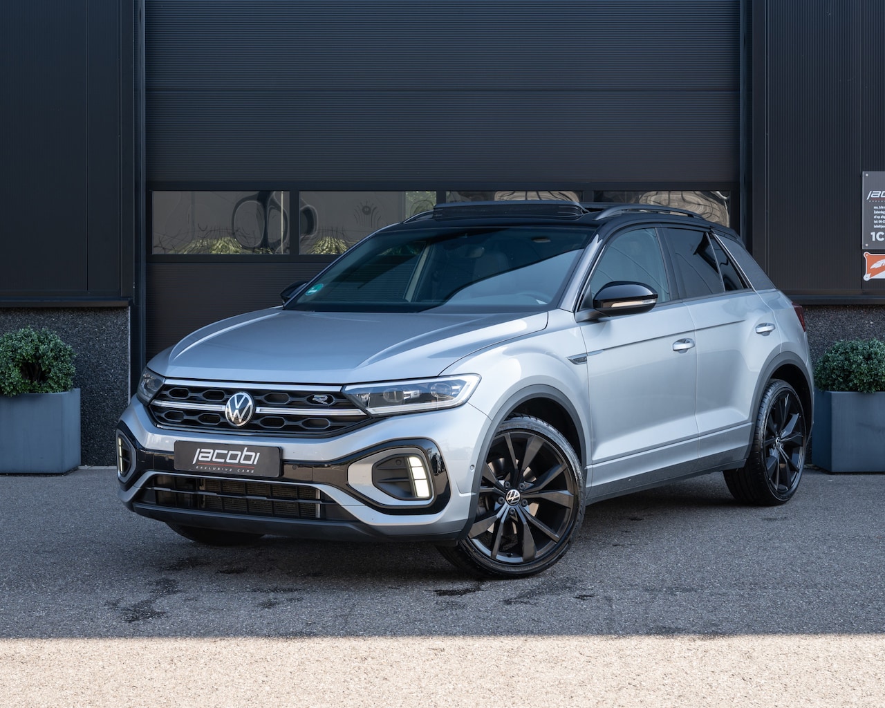 Volkswagen T-Roc - 1.5 TSI 3X R-Line | Pano | IQ Lights | Keyless | Camera | Elektr Achterklep | Lane & Side - AutoWereld.nl
