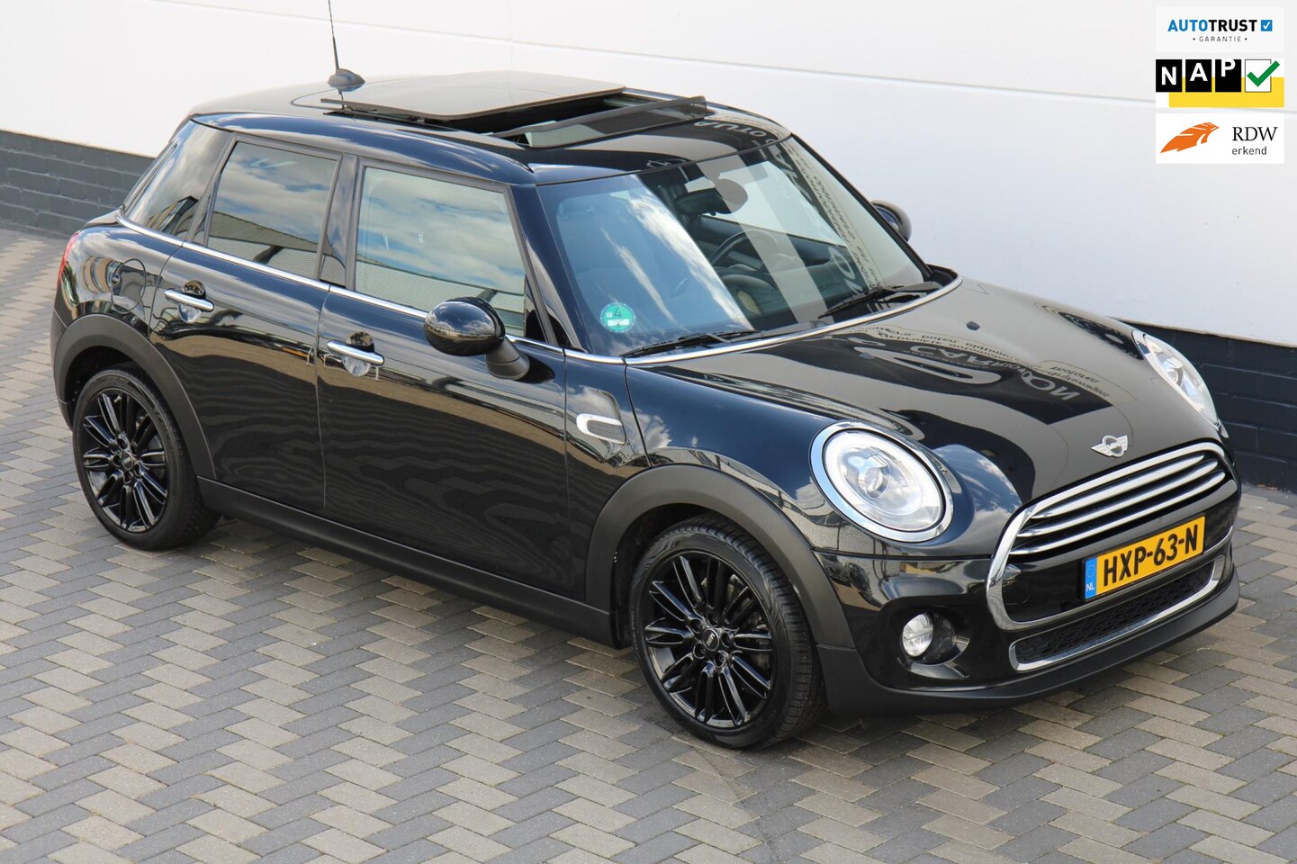 MINI Cooper - MINI 1.5 Chili Serious Business Pano Navi Cruise - AutoWereld.nl