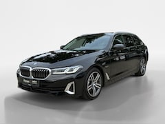 BMW 5-serie Touring - 520e High Executive I Leder I HarmanKardon I Camera I Keyless