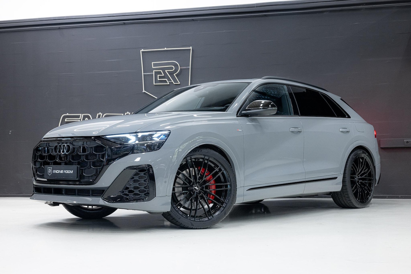 Audi Q8 - 60 TFSI e quattro Pro Line S Competition Nardo Grey Audi Exclusive | HUD | Panorama | Stoe - AutoWereld.nl