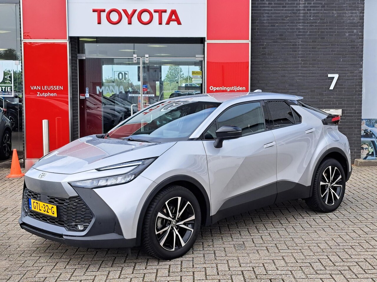 Toyota C-HR - 1.8 Hybrid 140 Dynamic APPLE & ANDROID DRAADLOOS ELEK INKLAPBUIRE BUITENSPIEGELS - AutoWereld.nl