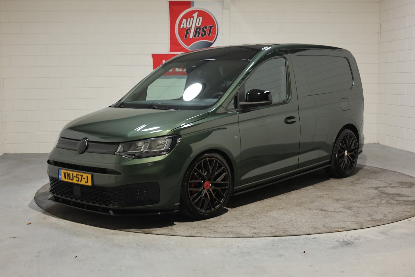 Volkswagen Caddy Cargo - 2.0 TDI Comfort 2.0 TDI Comfort, Nekkendraaier, Porsche Oak Gruen, Navi, Blue tooth, 19 inch, Cruise contr - AutoWereld.nl