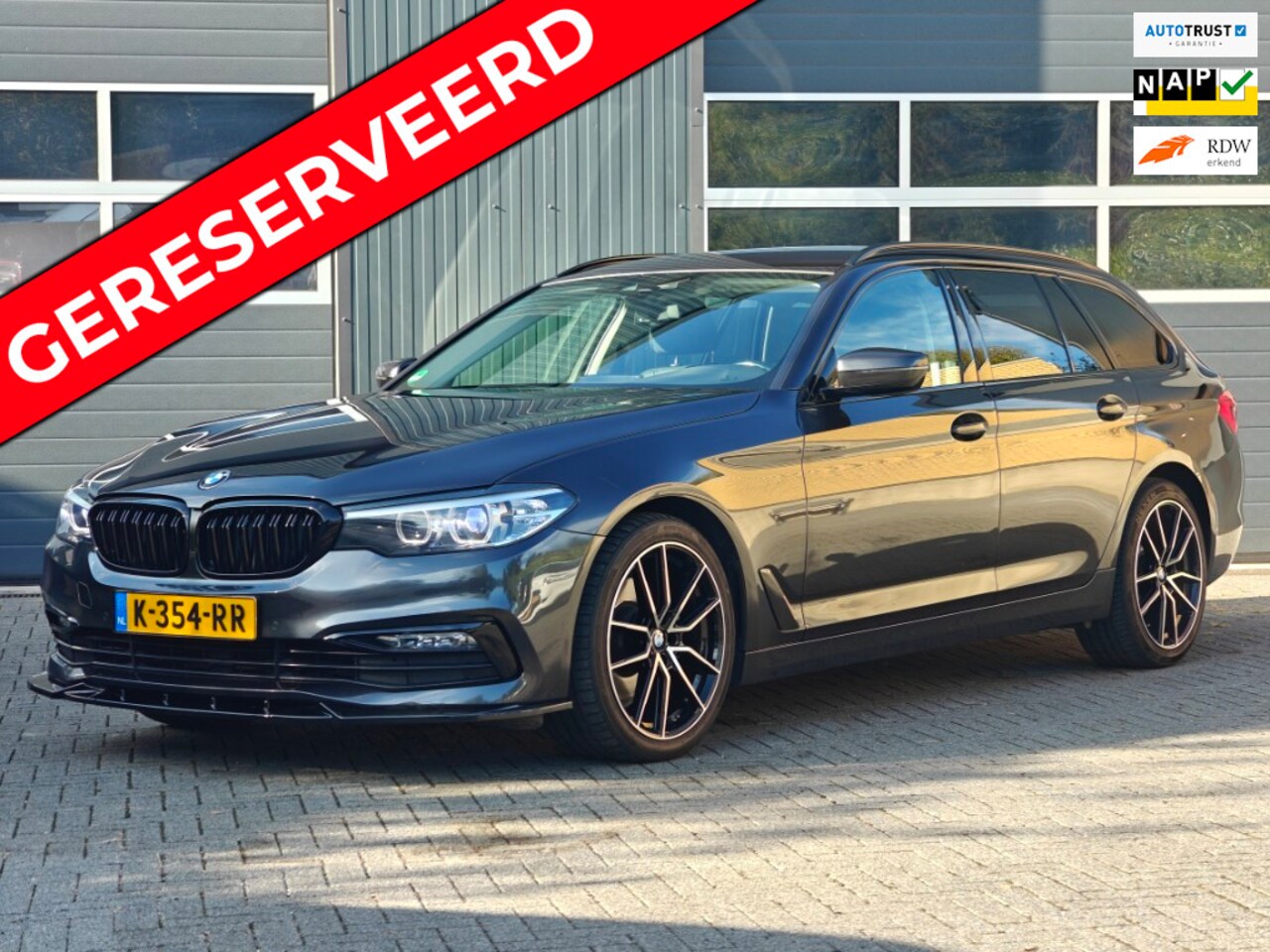 BMW 5-serie Touring - 520d High Executive Sportline trekhaak 19"LM - AutoWereld.nl