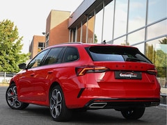 Skoda Octavia Combi - 1.4 TSI 245pk RS iV PHEV Pano Head-Up Canton Elektr. RS-Zetels ACC 19-Inch Keyless Side/La