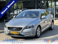 Volvo V40 - 2.0 T2 Momentum Xenon/Navigatie/Stoelverwarming/PDC
