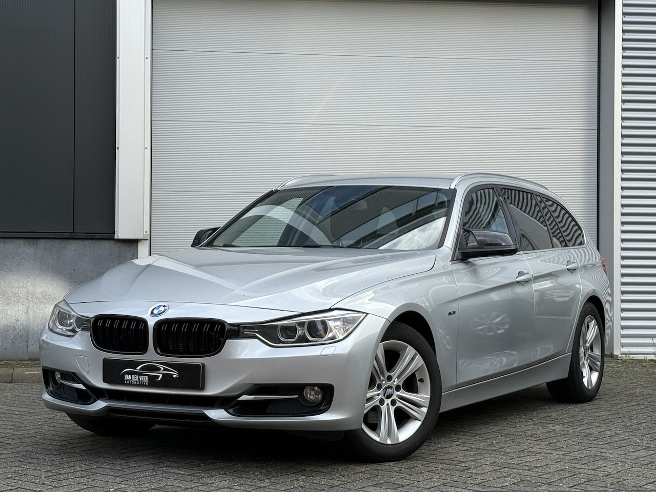 BMW 3-serie Touring - 320i Executive Sport | Elek. klep | Trekhaak | Origineel NL - AutoWereld.nl