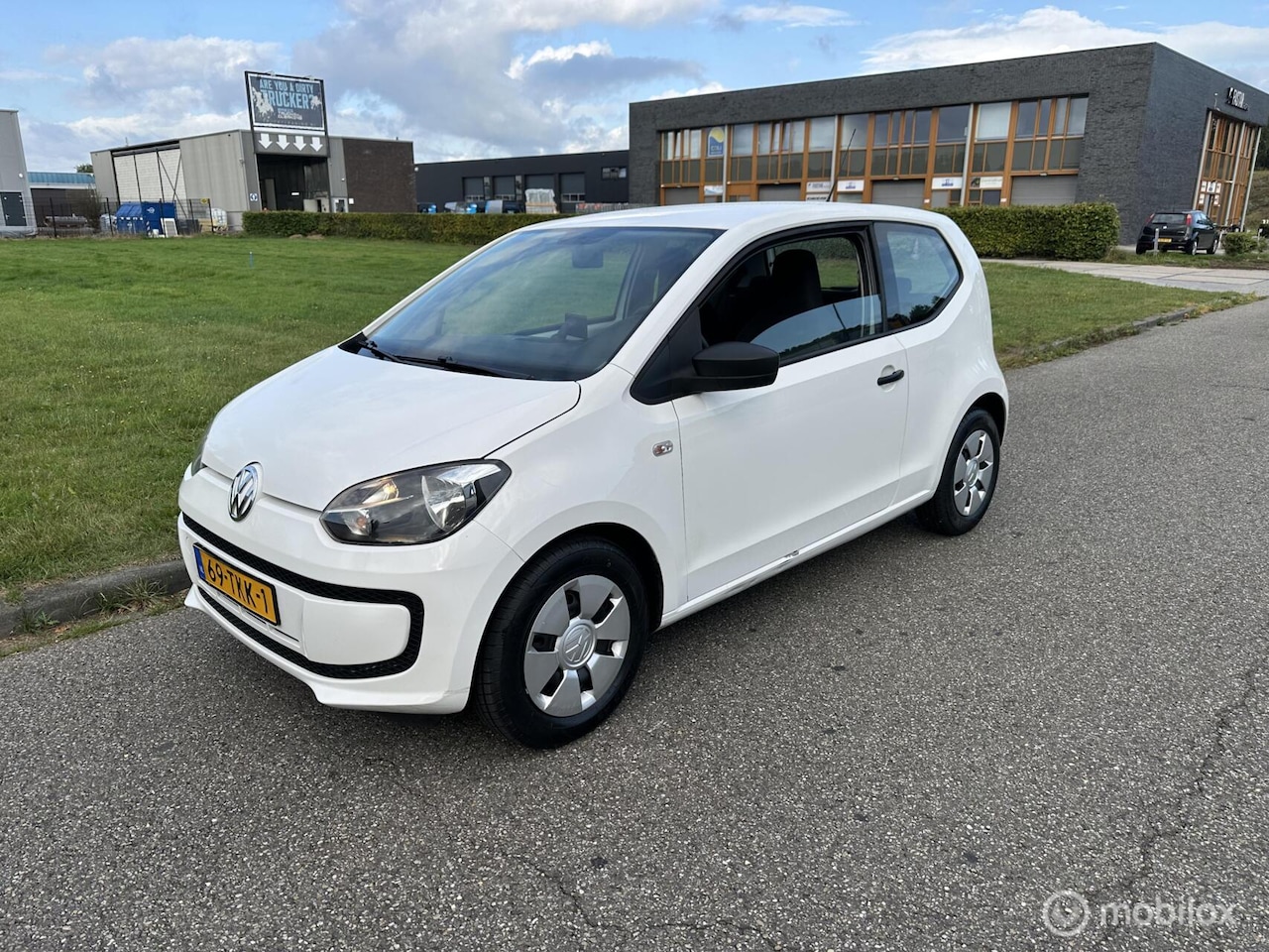 VOLKSWAGEN UP
