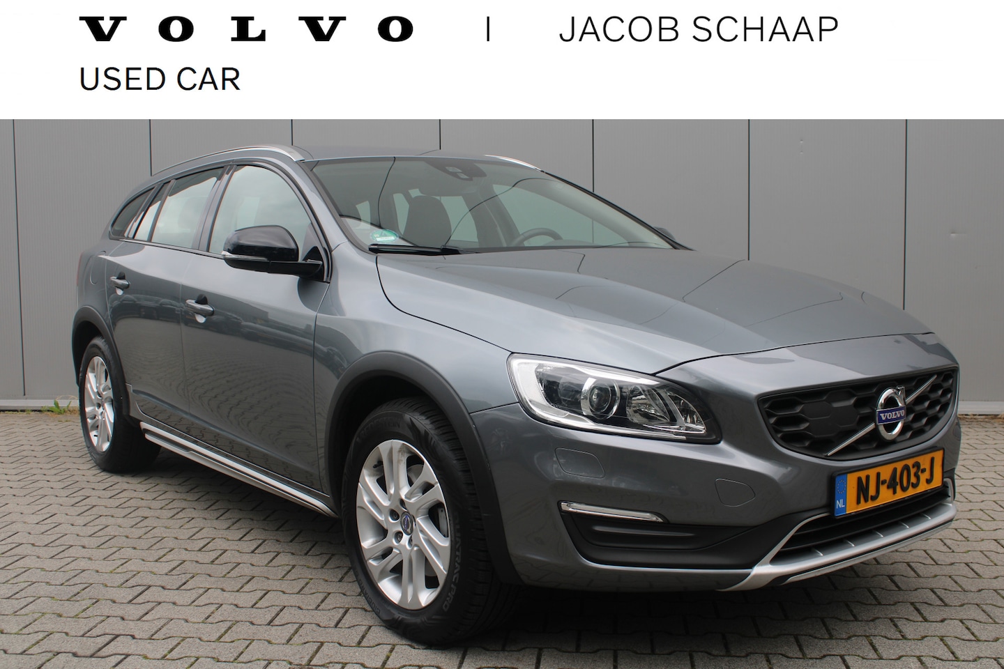 Volvo V60 Cross Country - D4 Nordic+ | Dealer Onderhouden | Trekhaak | All Season banden - AutoWereld.nl