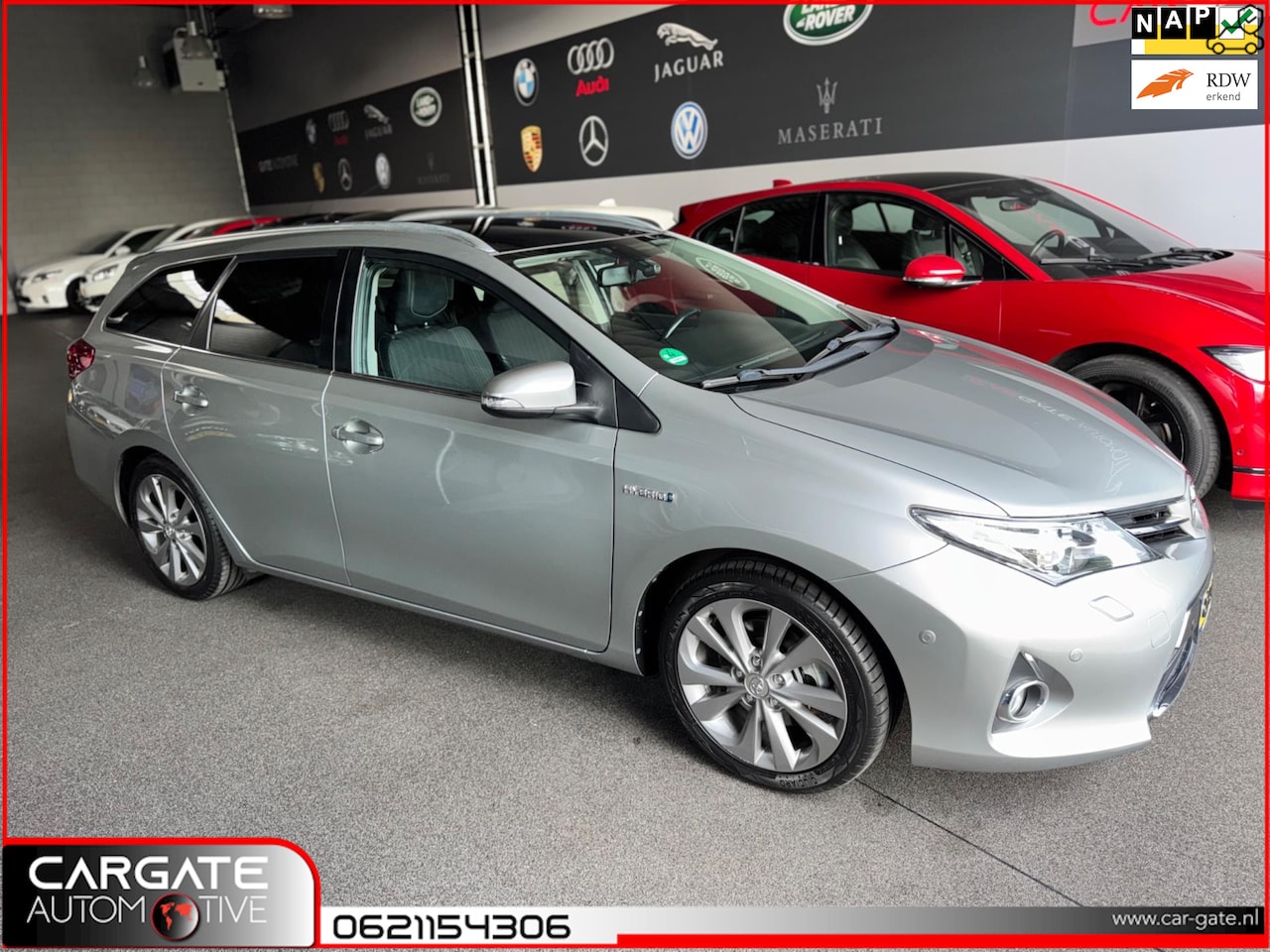 Toyota Auris Touring Sports - 1.8 Hybrid Executive |Pano|Stoelver|Autopark|Xenon|Apk|Nap - AutoWereld.nl