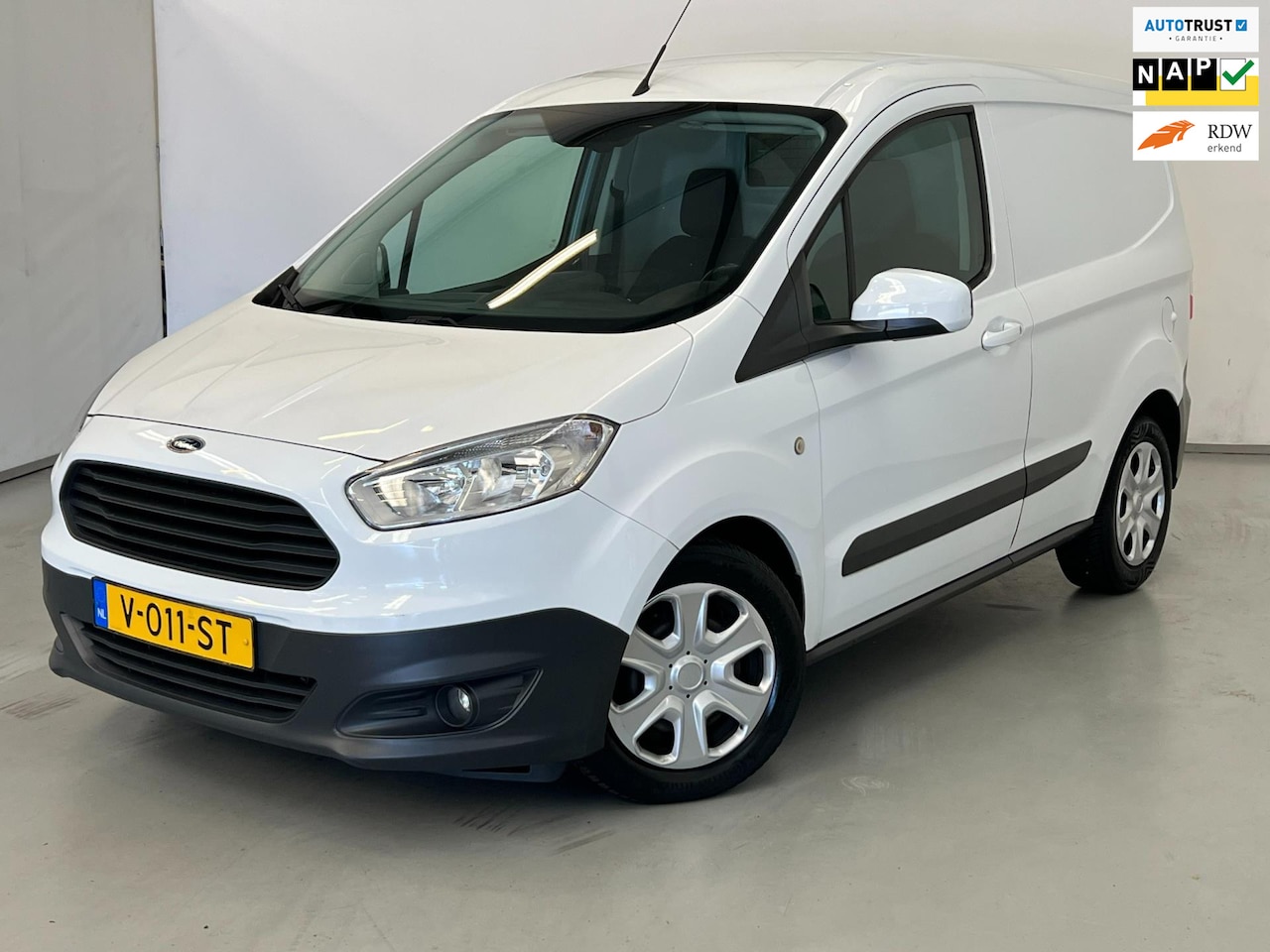 Ford Transit Courier - 1.5 TDCI Trend / Navi / Stoelverwarming - AutoWereld.nl