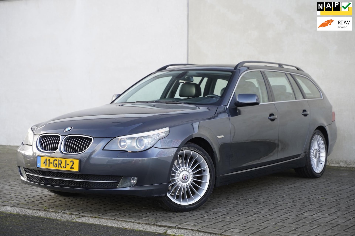 BMW 5-serie Touring - 523i Business Line 523i Business Line, 6 cilinder, Automaat - AutoWereld.nl