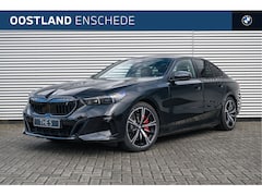 BMW i5 - eDrive40 M Sport / Panoramadak / Trekhaak / Parking Assistant Plus / Stoelventilatie / Ada