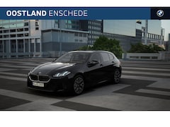 BMW 1-serie - 120 Automaat / Trekhaak / Parking Assistant / Stoelverwarming / Driving Assistant