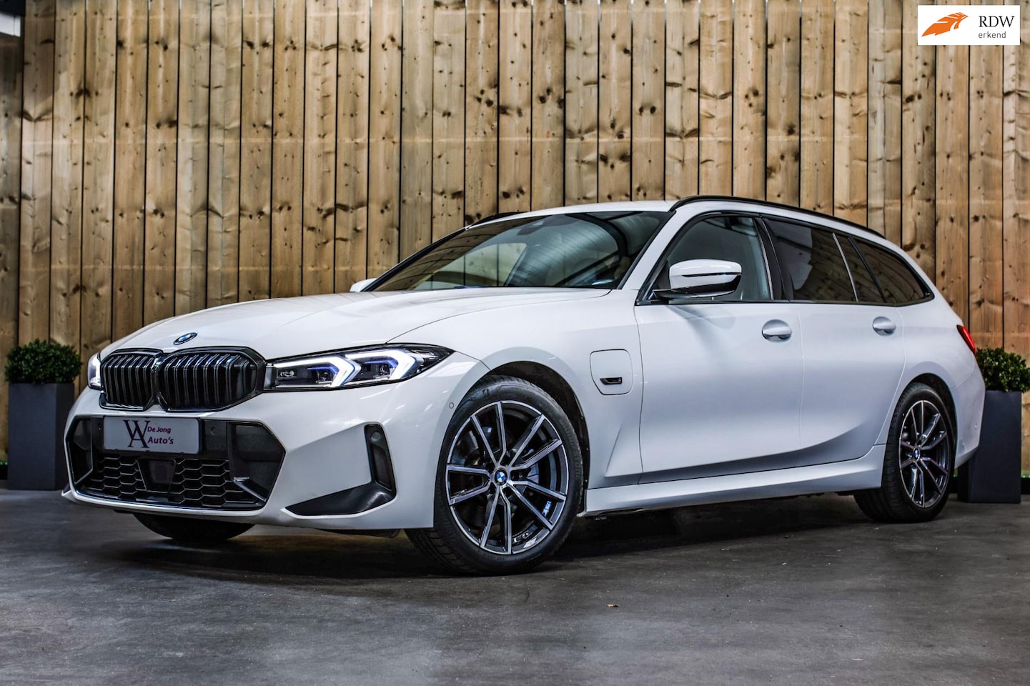 BMW 3-serie Touring - 330e M-Sport *Facelift*Camera*Led*Adaptieve cruise*DAB* - AutoWereld.nl