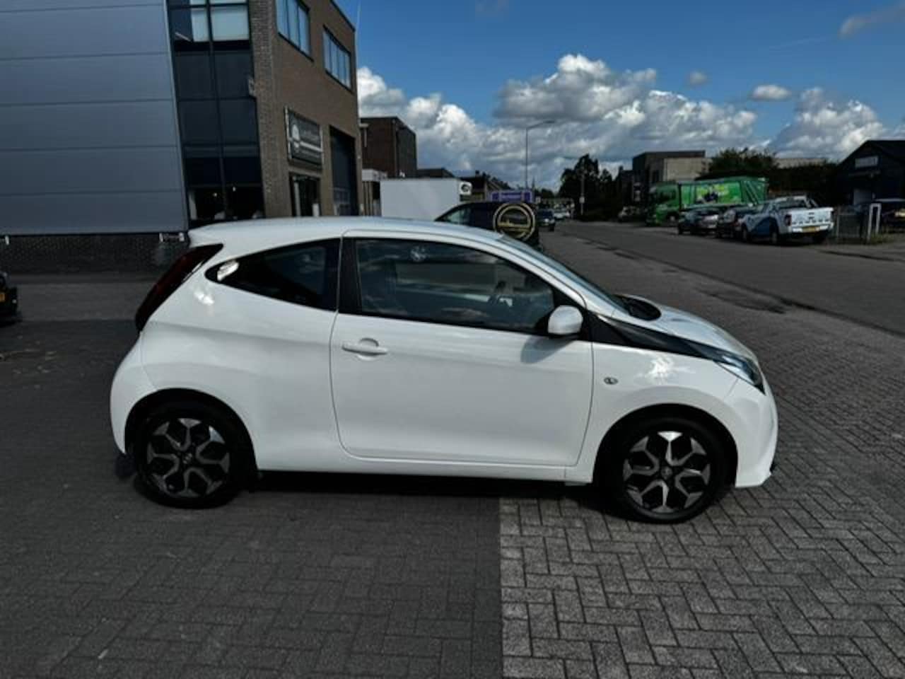 Toyota Aygo - 1.0 VVT-i x-play 1.0 VVT-i x-play - AutoWereld.nl