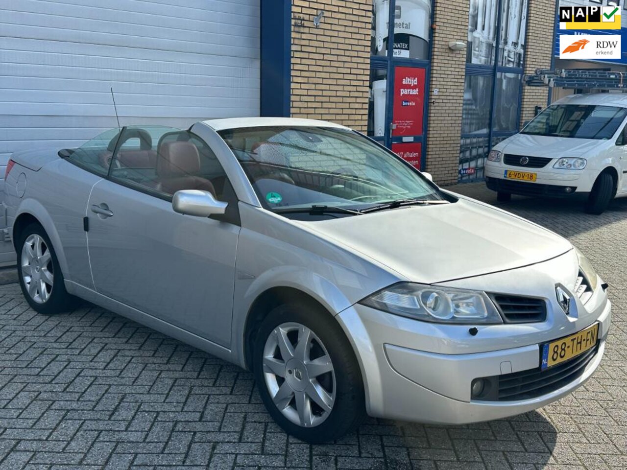 Renault Mégane coupé cabriolet - 2.0-16V Tech Line 2.0-16V Tech Line, Cabriolet, lichtmetaal, leder, airco, pdc, panoramadak, apk, inruil mog - AutoWereld.nl