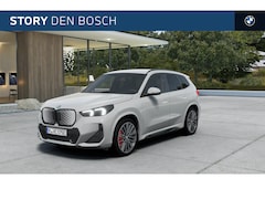 BMW iX1 - eDrive20 M Sport / Panoramadak / Sportstoelen / Achteruitrijcamera / M Adaptief onderstel