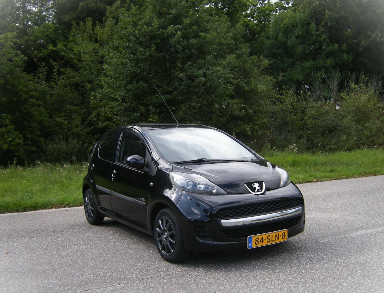 Peugeot 107 - 1.0-12V Sportium . Airco . LMV . dakraam . toerenteller . enz - AutoWereld.nl