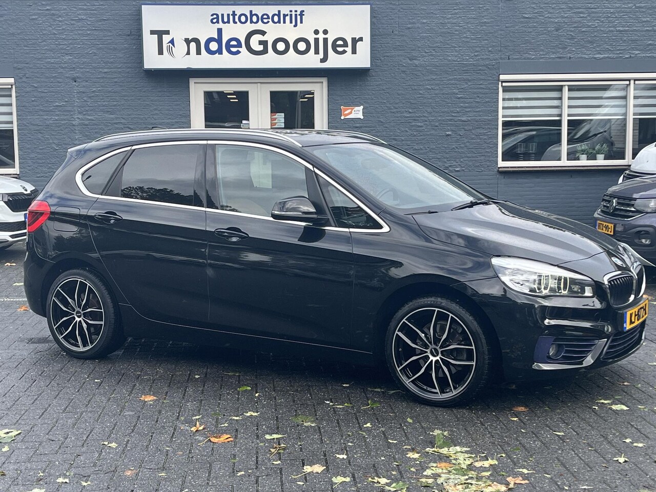 BMW 2-serie Active Tourer - 218i Aut. High Executive | LEER | GROOT NAV. | PANORAMADAK | - AutoWereld.nl