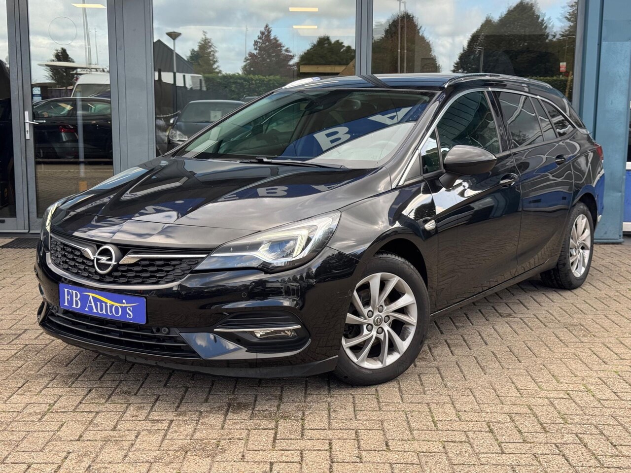 Opel Astra Sports Tourer - 1.2 Elegance Airco Lmv Cruise Navi Camera - AutoWereld.nl