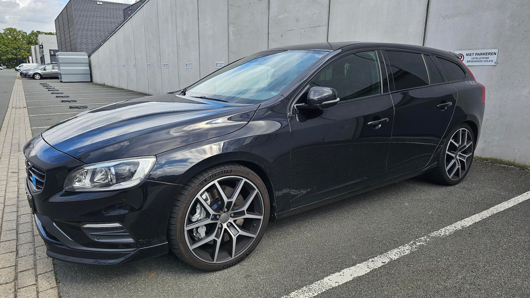 Volvo V60 - 3.0 T6 AWD Polestar | Origineel NL Auto | Sunroof | Getint glas | Standkachel | Verwarmbar - AutoWereld.nl