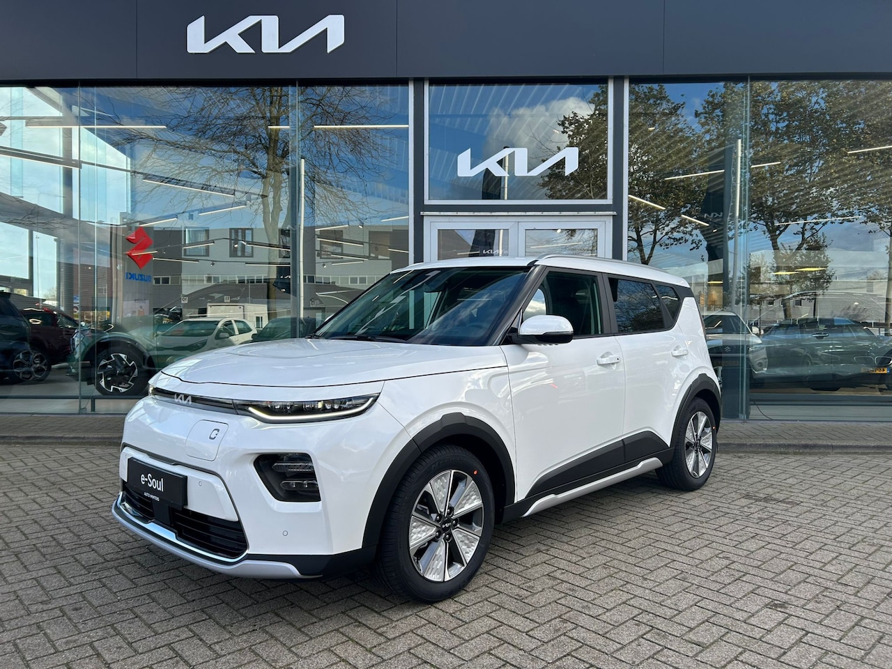 Kia e-Soul - ExecutiveLine 64 kWh 3-Fase | Cruise Control Adaptief | Navigatie | Camera | Leder | Stoel - AutoWereld.nl
