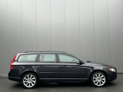 Volvo V70 - 2.4D Summum|Trekhaak|Dealer onderhouden|Leder|