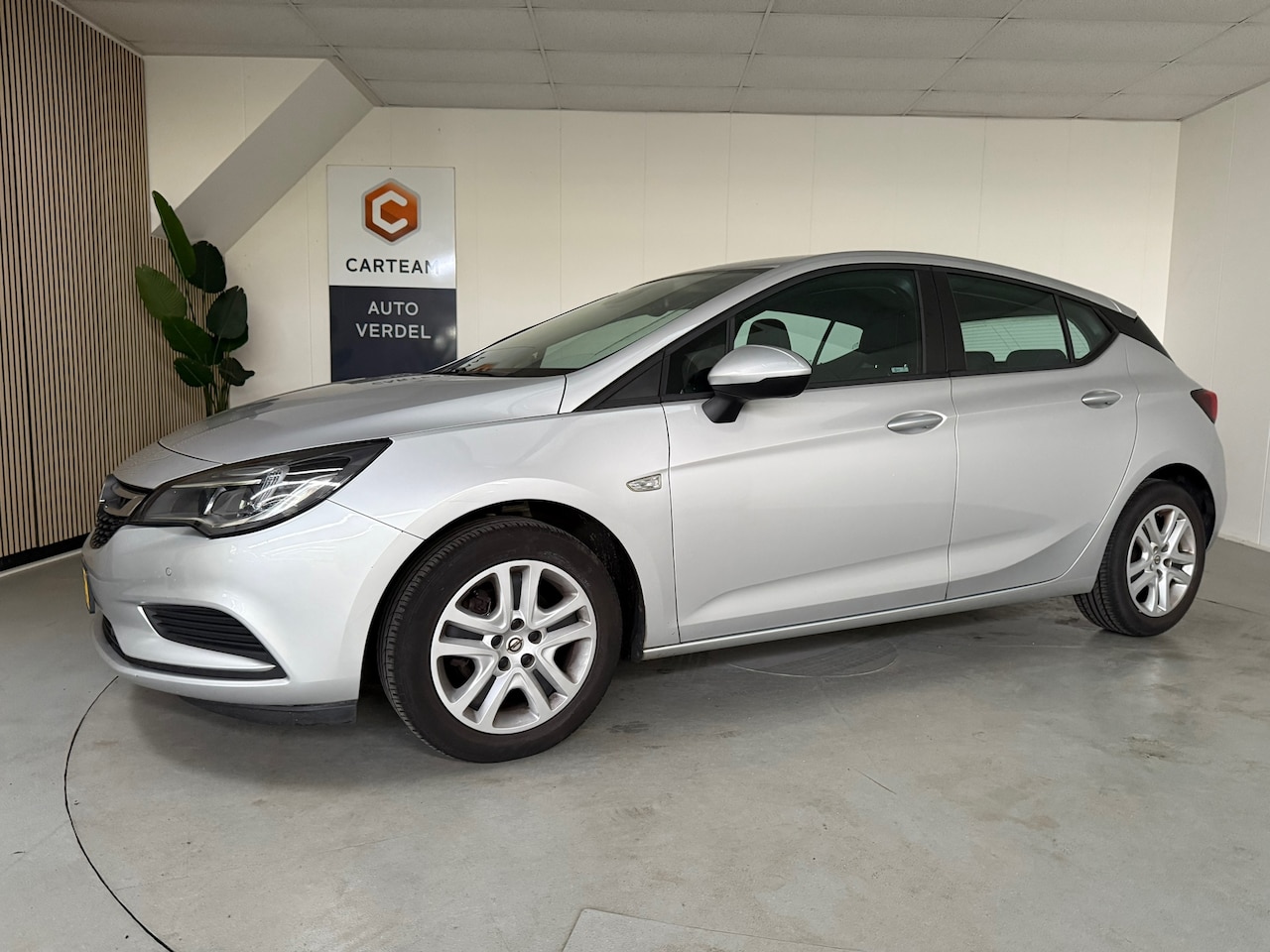 Opel Astra - 1.0 Edition Airco, Navigatie, LMV - AutoWereld.nl