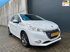 Peugeot 208 - 1.2 VTi Allure NAVI CLIMA LEDER 2013