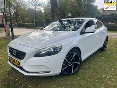 Volvo V40 - 2.0 D4 Business 190PK / ORG NL / APK 24-09-2026