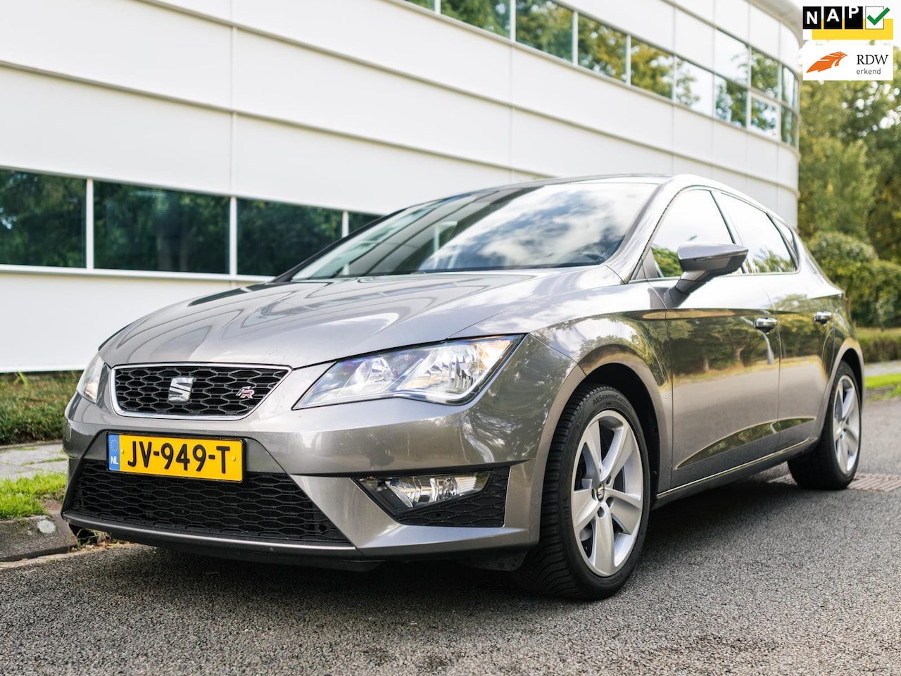 SEAT Leon - 1.4 EcoTSI FR Connect. Panorama NAP !! - AutoWereld.nl