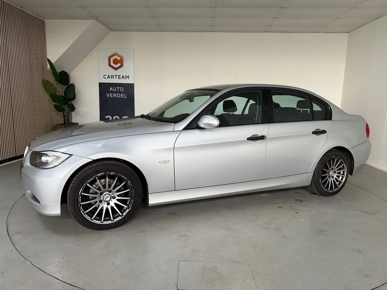 BMW 3-serie - 318i High Executive Airco, Lmv, Trekhaak - AutoWereld.nl