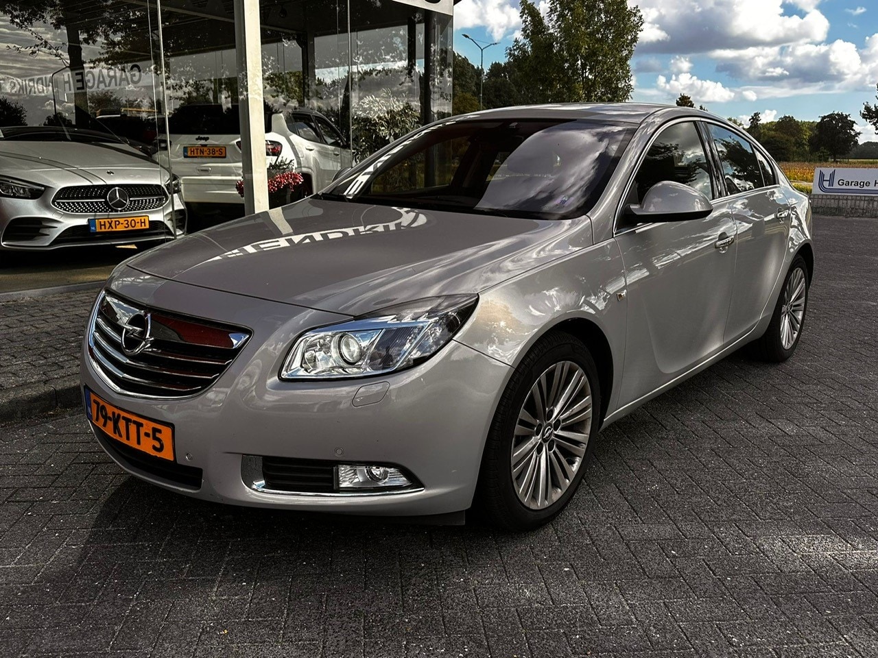 Opel Insignia - 2.0 T Executive | Leder | Clima | Automaat - AutoWereld.nl