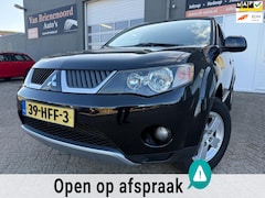 Mitsubishi Outlander - 2.4 Inspire 2WD van 1ste Eigenaar met trekhaak en parkeersensoren en airco