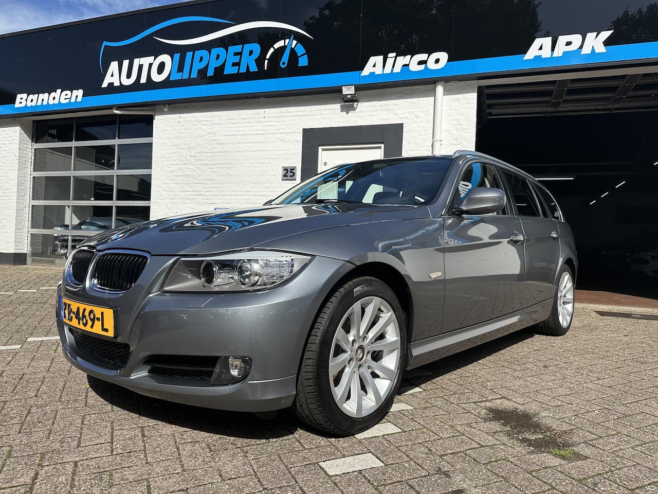 BMW 3-serie Touring - 318i Business Line /Nieuwe apk bij aflevering/Half leder interieur/Lm velgen - AutoWereld.nl