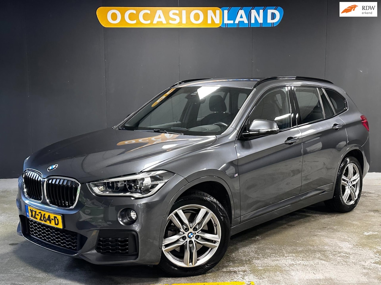 BMW X1 - SDrive20i High Executive M-Sport|LED|HUD|SFEER|TREKHAAK|SFEER|ALCANTARA|STOELV|CRUISE|BLUE - AutoWereld.nl