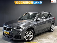 BMW X1 - SDrive20i High Executive M-Sport|LED|HUD|SFEER|TREKHAAK|SFEER|ALCANTARA|STOELV|CRUISE|BLUE