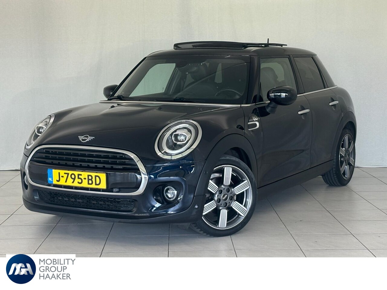 MINI Cooper - Mini 1.5 60 Years Edition | Automaat | Schuif-Kanteldak | Apple-Android | Lederen Bekledin - AutoWereld.nl