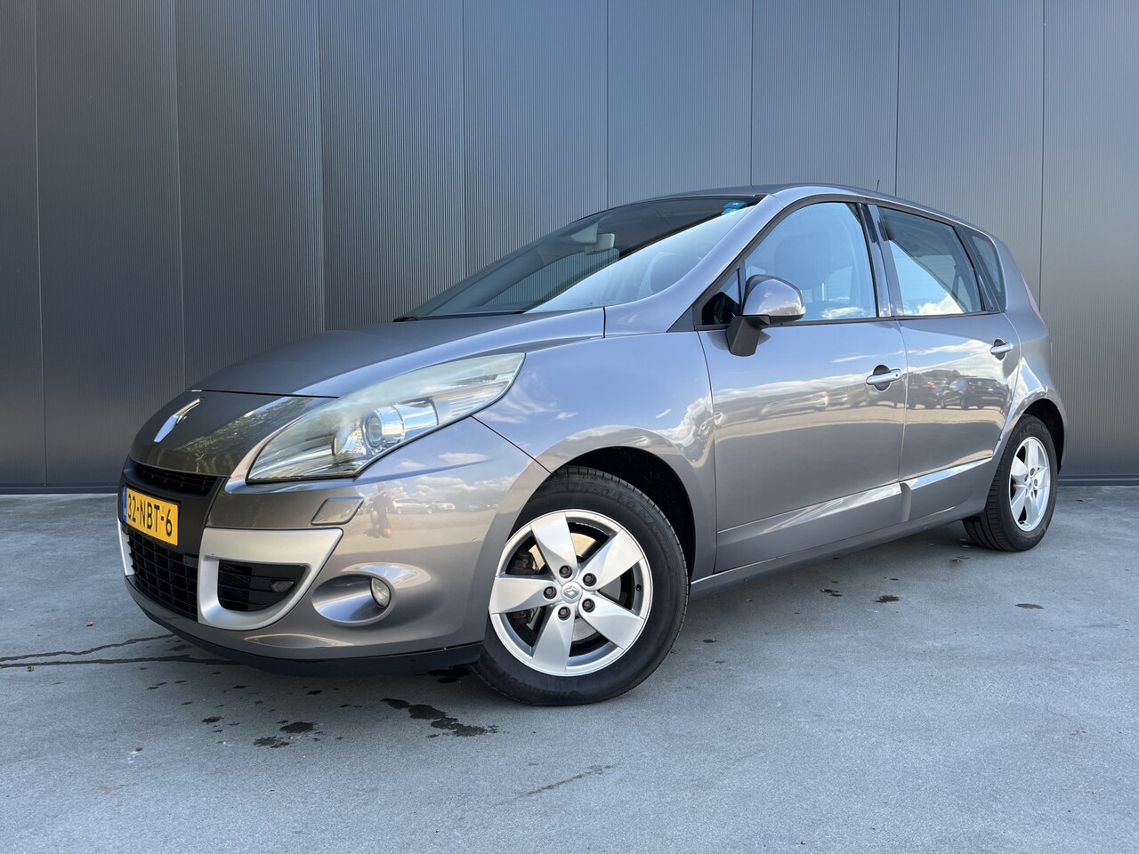 Renault Scénic - 2.0 Dynamique AUTOMAAT XENON NAVI CRUISE ECC TREKHAAK - AutoWereld.nl