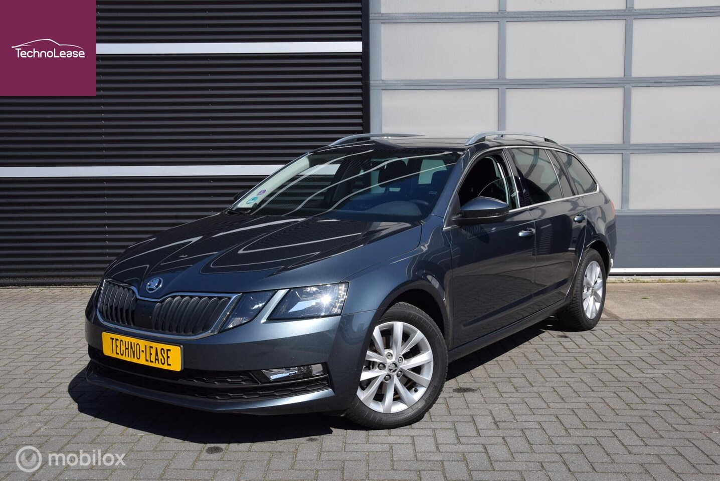 Skoda Octavia Combi - 1.0 TSI Greentech Business Edition Trekhaak, DAB+, Apple Carplay/Android auto - AutoWereld.nl