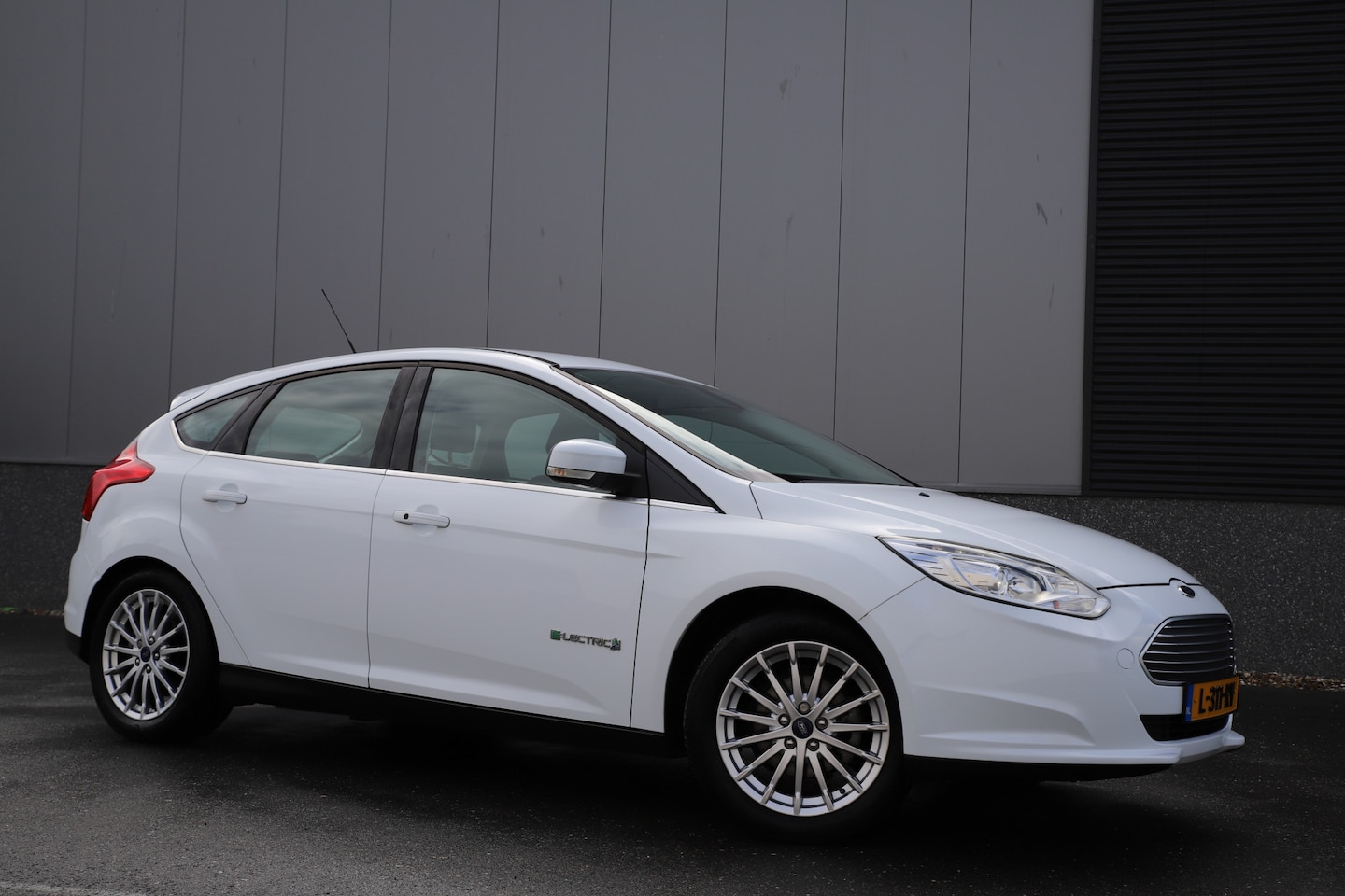 Ford Focus - Titanium 100% Electric 23kw/ Leder/Camera/LED - AutoWereld.nl