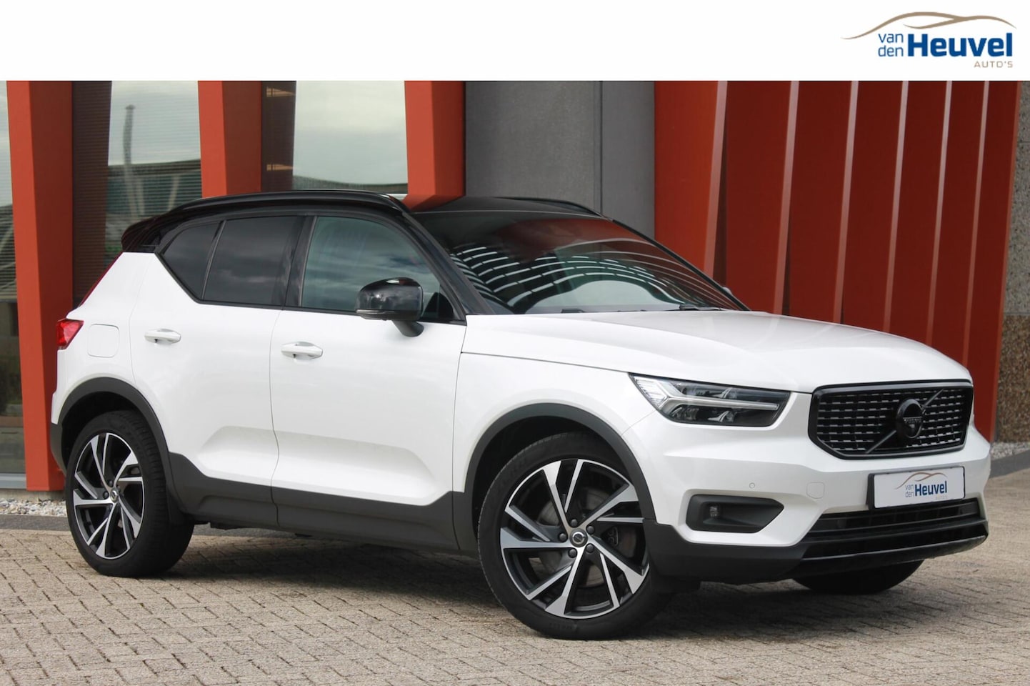 Volvo XC40 - T5 Recharge R-Design | Stoelverwarming | 360° Camera | Pilot Assist | BLIS | Harman/Kardon - AutoWereld.nl